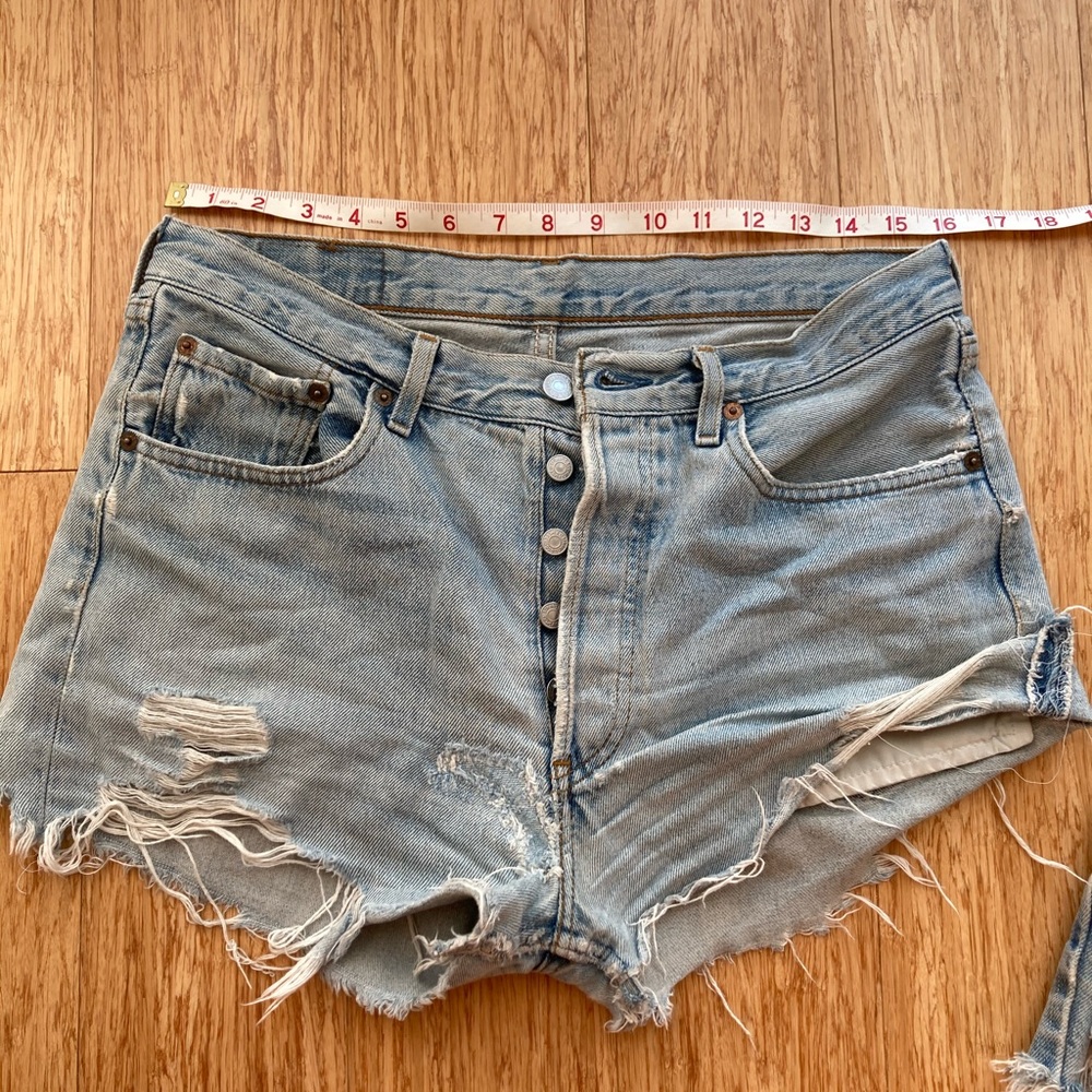 Vintage Levi’s vintage button fly shorts size 32